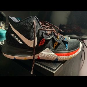 Nike Kyrie 5 F.R.I.E.N.D.S Edition